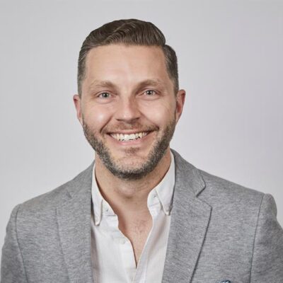 Headshot of Shane Saunderson, smiling.