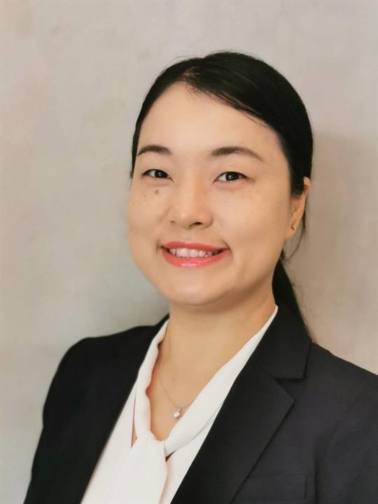 Headshot of Lingling Shi, smiling.