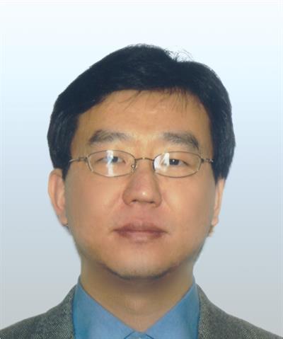 Headshot of Dr. Alfred Liu, a smiling Asian man wearing glasses, a grey jacket, and a light blue shirt.